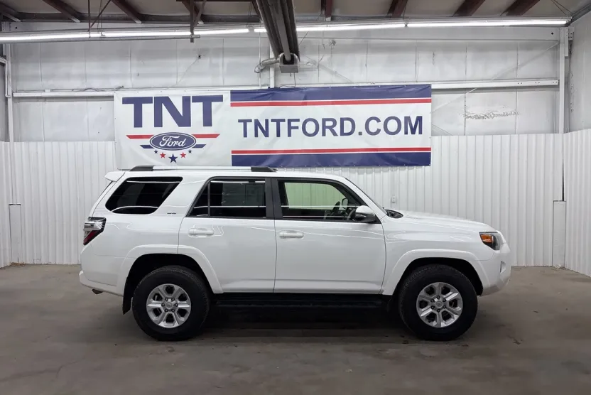 2023 Toyota 4Runner SR5 Premium photo 1