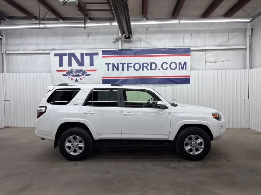 2023 Toyota 4Runner SR5 Premium photo 1