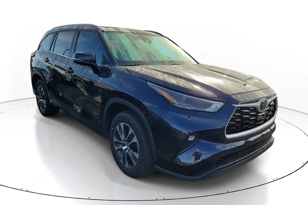 2022 Toyota Highlander XLE photo 1