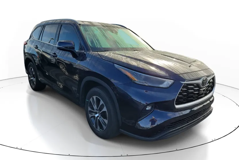 2022 Toyota Highlander XLE photo 1