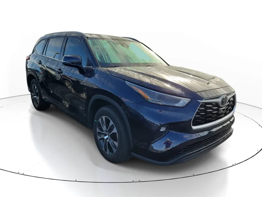 2022 Toyota Highlander XLE photo 1