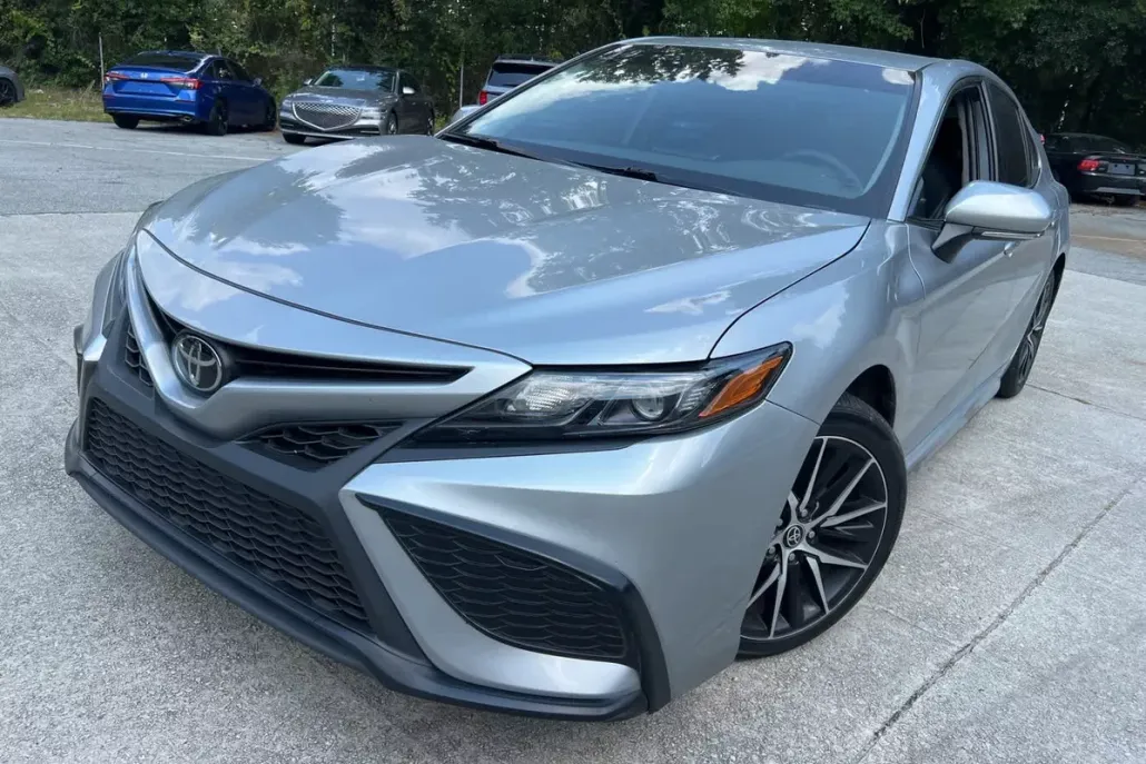 2022 Toyota Camry SE photo 1