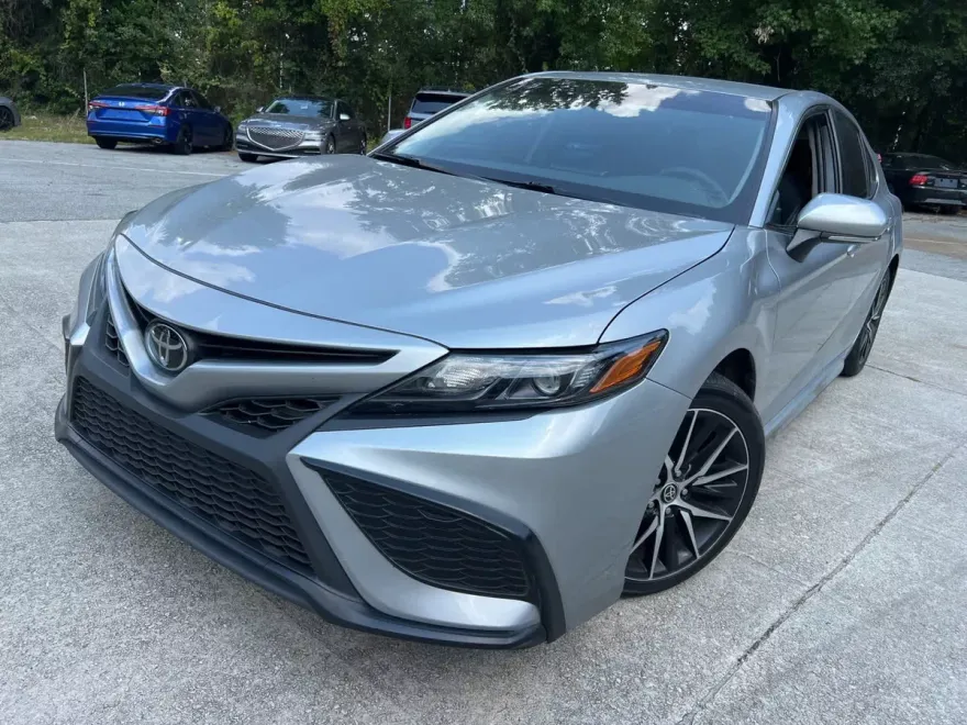 2022 Toyota Camry SE photo 1