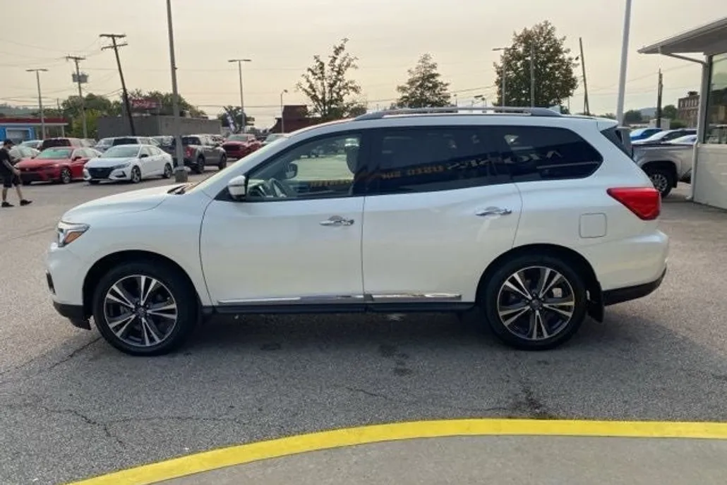 2020 Nissan Pathfinder Platinum photo 1