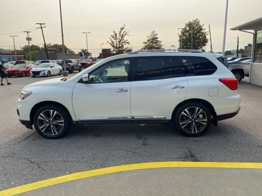2020 Nissan Pathfinder Platinum photo 1