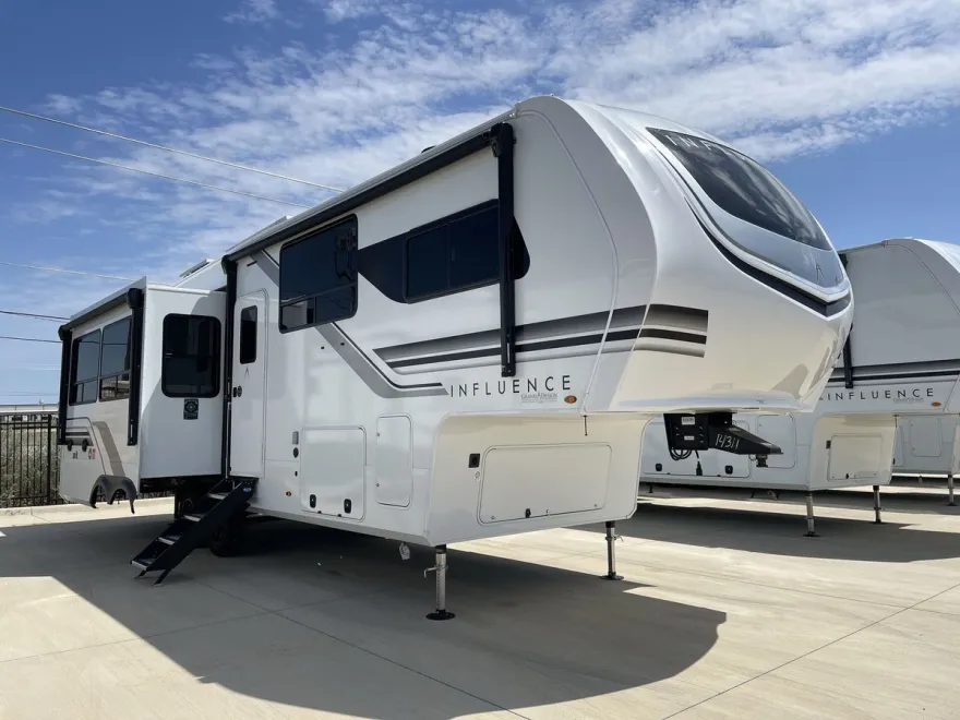 2025 Grand Design Recreational Solitude Wide body photo 1