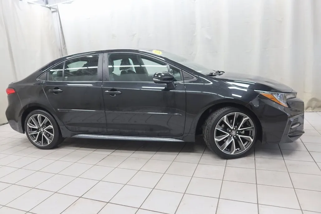 2022 Toyota Corolla SE photo 1