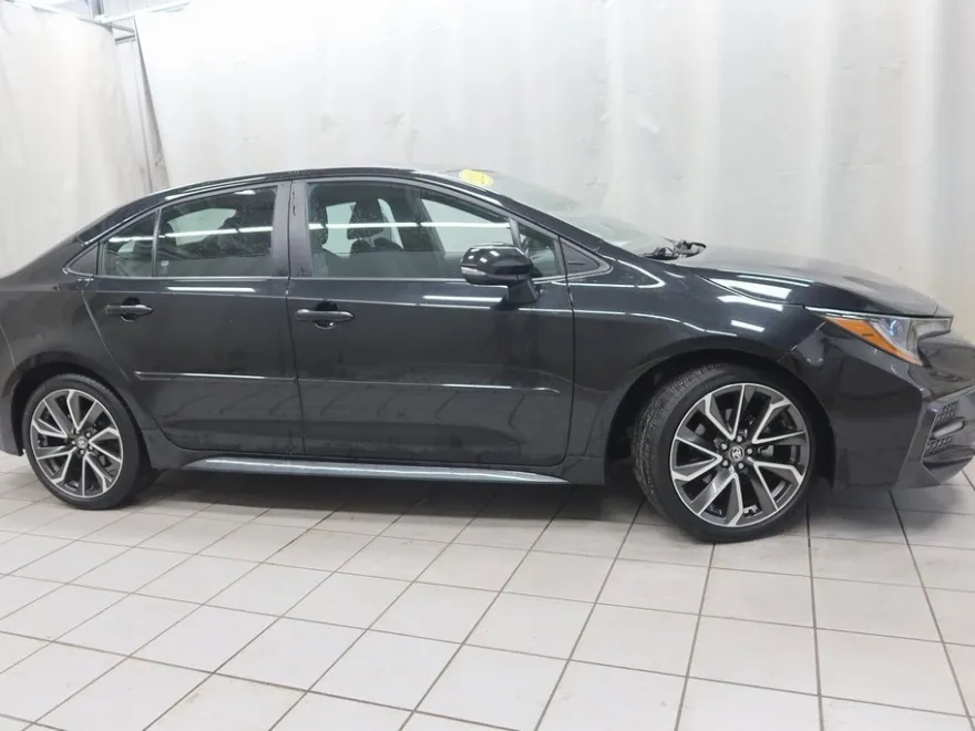 2022 Toyota Corolla SE photo 1