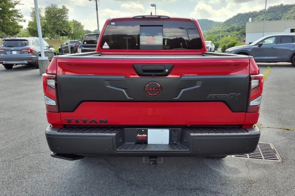 2024 Nissan Titan PRO-4X photo 1