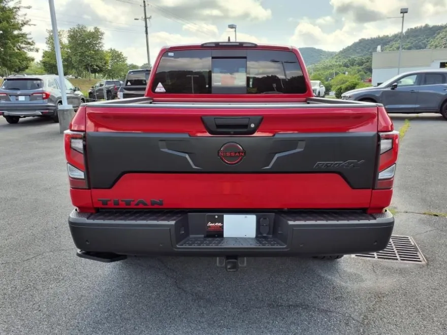 2024 Nissan Titan PRO-4X photo 1
