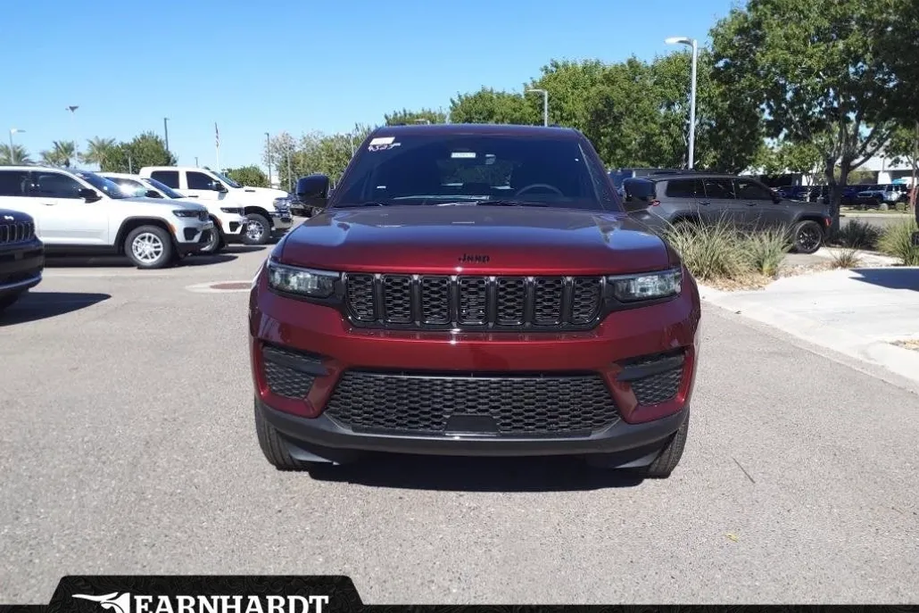 2025 Jeep Grand Cherokee Laredo Altitude photo 1