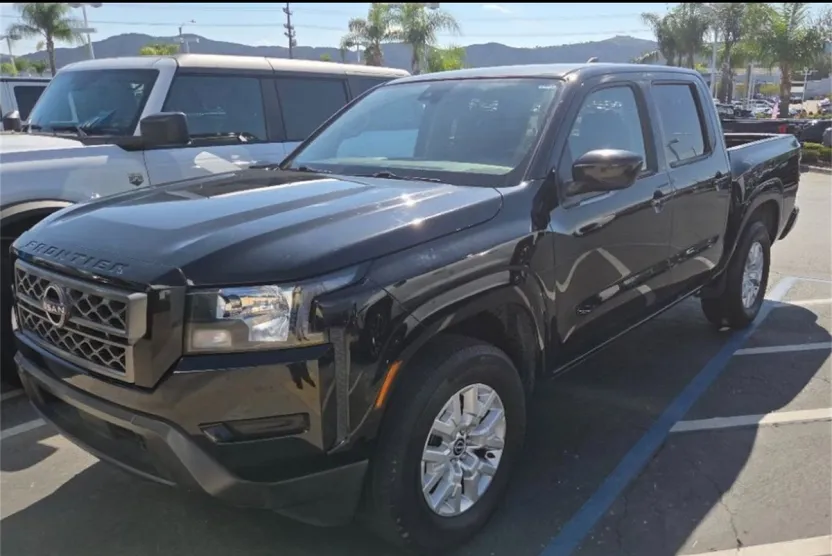 2022 Nissan Frontier Crew Cab photo 1