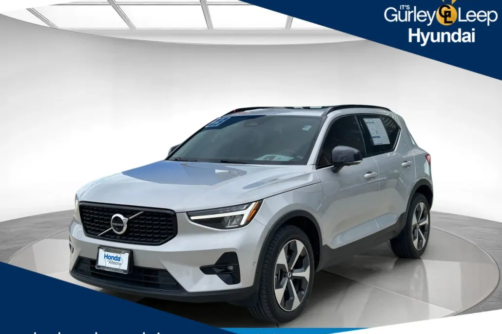 2023 Volvo XC40 Ultimate photo 1