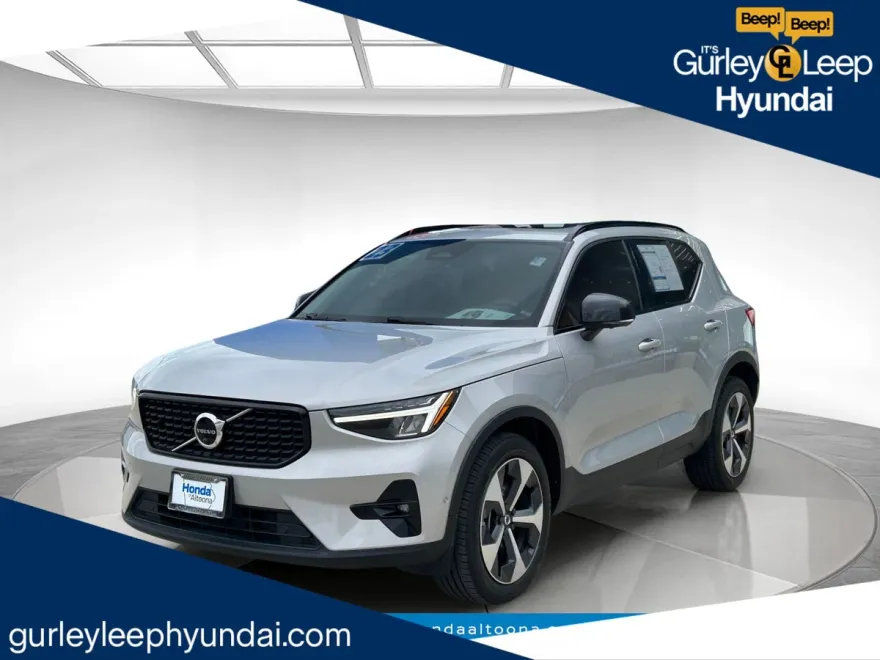 2023 Volvo XC40 Ultimate photo 1