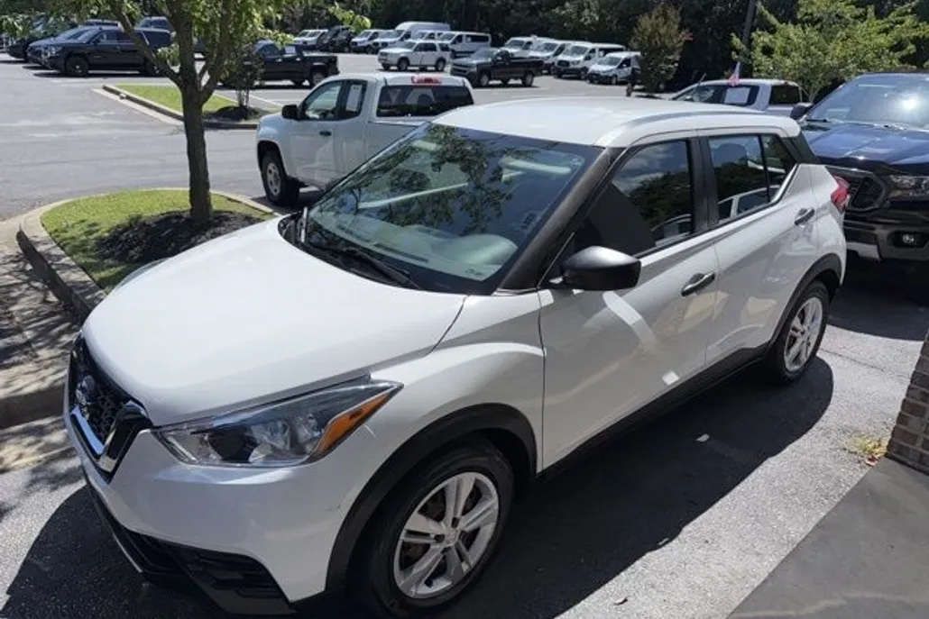 2020 Nissan Kicks S photo 1