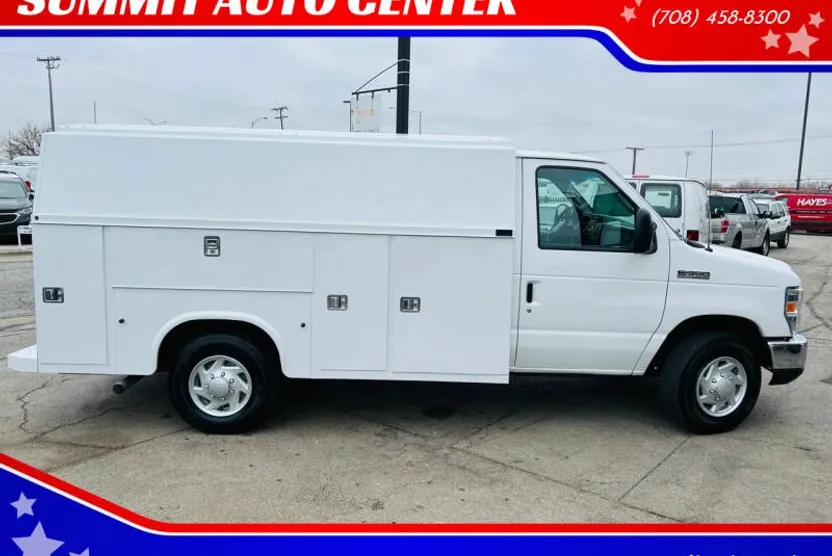 2011 Ford E-350 photo 1