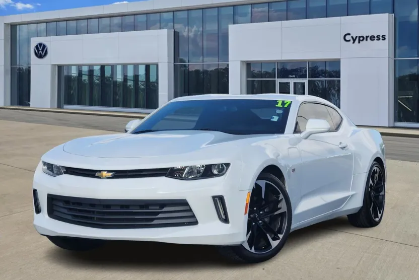 2017 Chevrolet Camaro 2LT photo 1