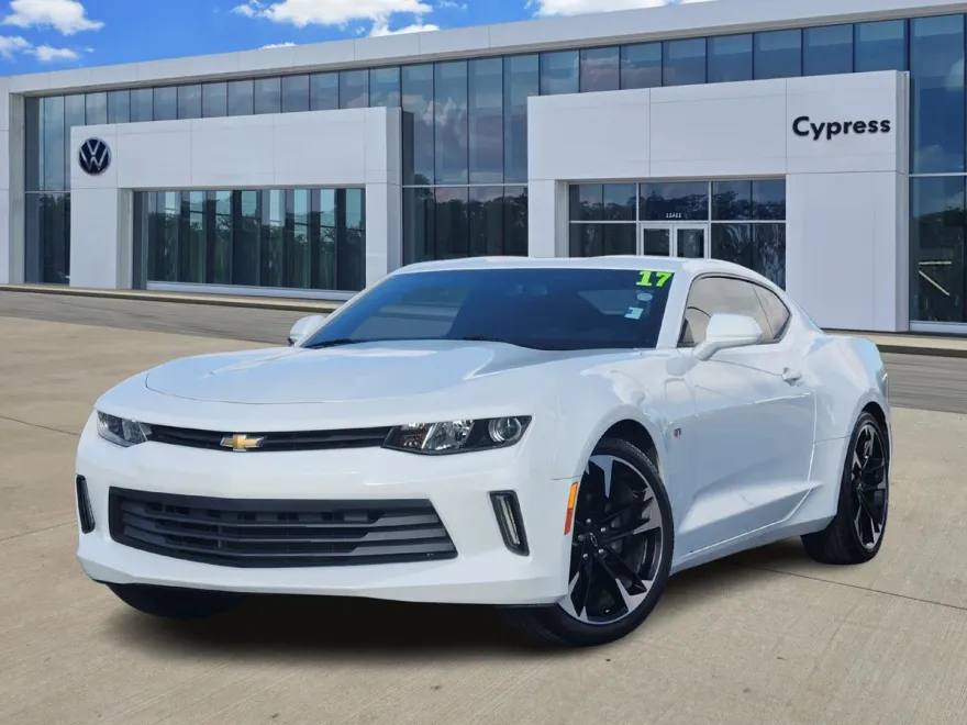 2017 Chevrolet Camaro 2LT photo 1