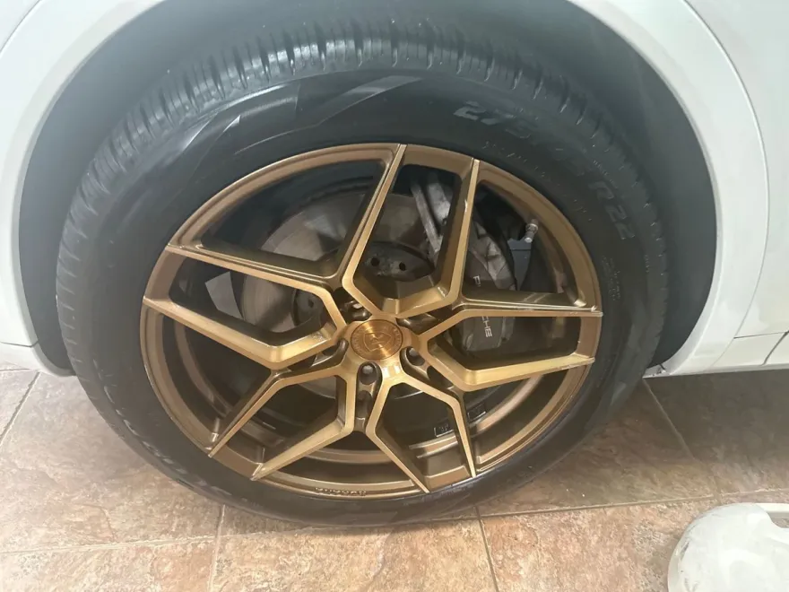 2022 Porsche Cayenne Base photo 2
