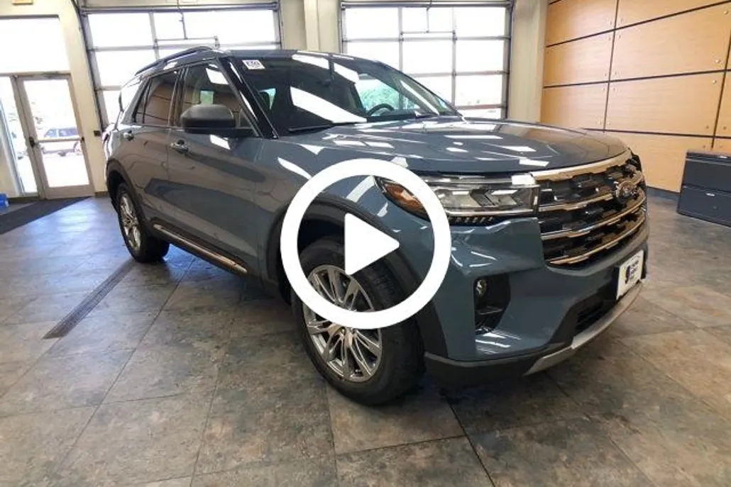 2025 Ford Explorer photo 1
