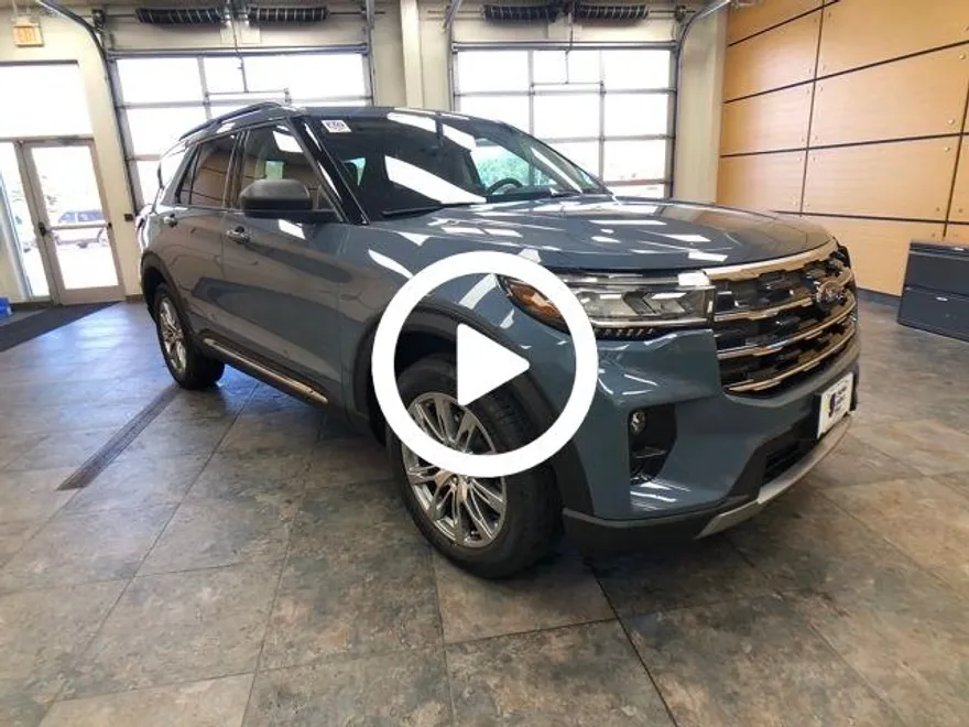 2025 Ford Explorer photo 1
