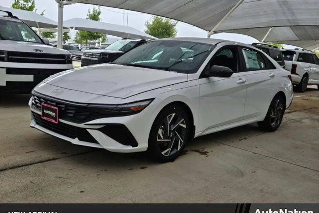 2025 Hyundai Elantra SEL Sport photo 1