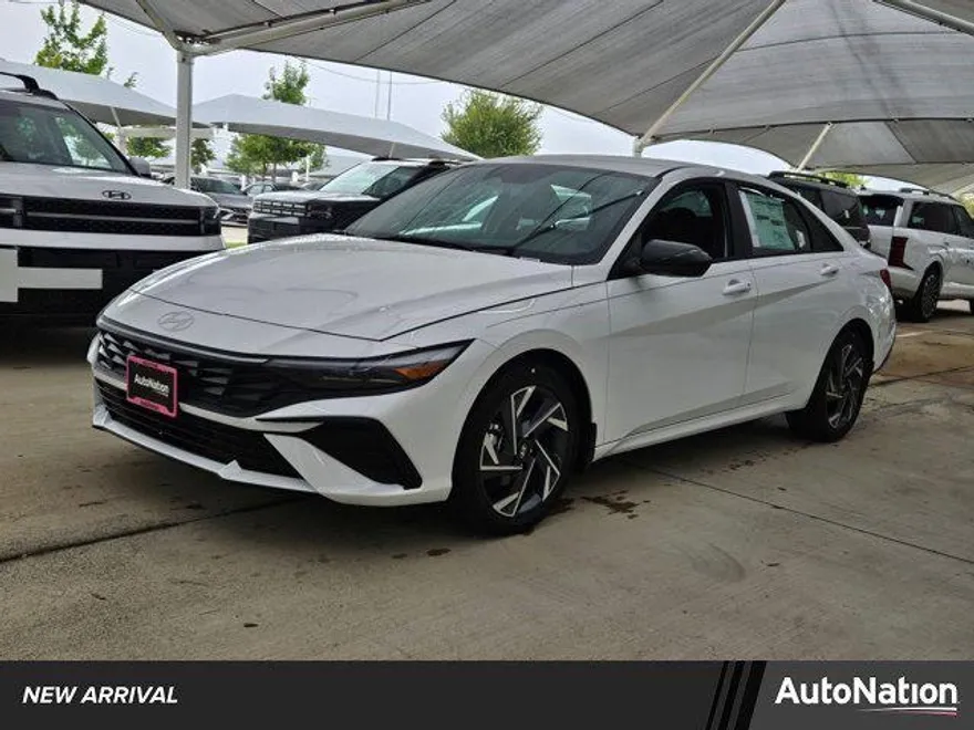 2025 Hyundai Elantra SEL Sport photo 1