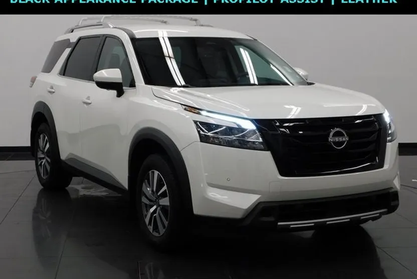 2024 Nissan Pathfinder SL photo 1