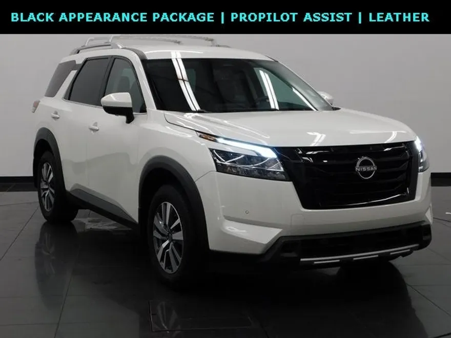 2024 Nissan Pathfinder SL photo 1
