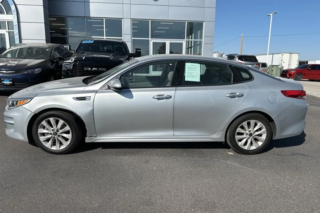 2016 Kia Optima EX photo 1