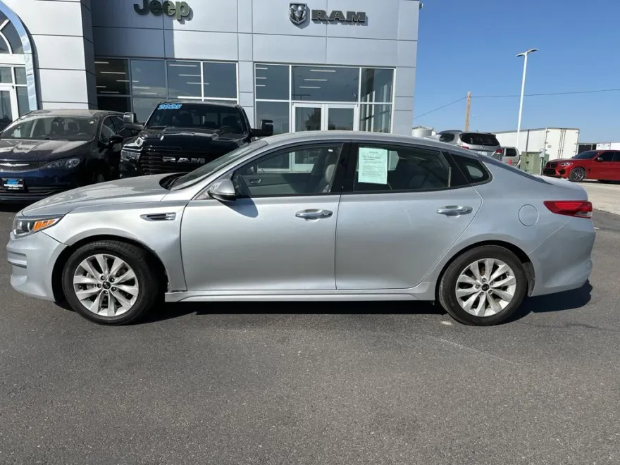 2016 Kia Optima EX photo 1