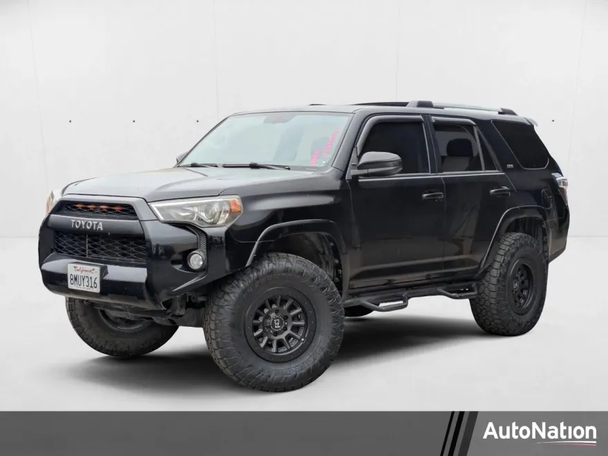 2019 Toyota 4Runner SR5 photo 1