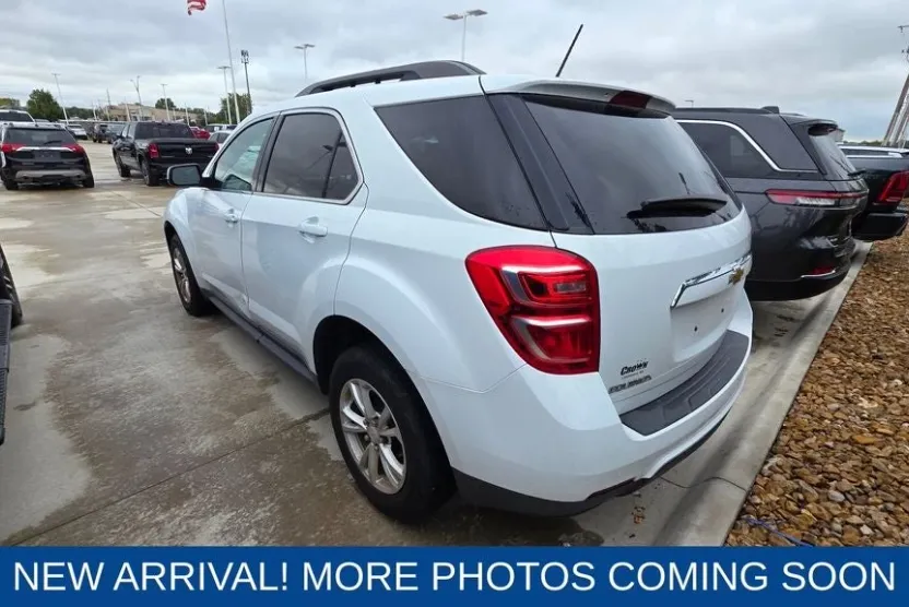 2017 Chevrolet Equinox LT photo 1