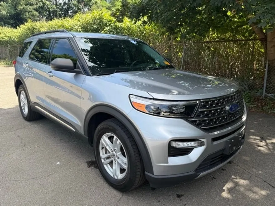 2022 Ford Explorer XLT photo 1