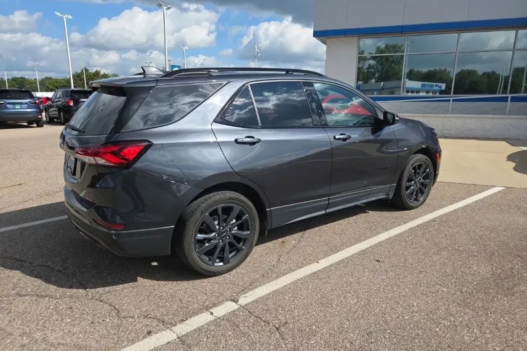 2022 Chevrolet Equinox RS photo 1