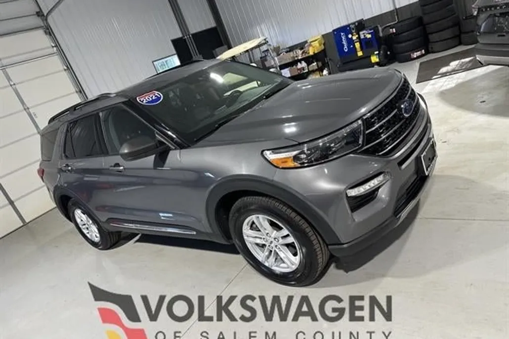 2021 Ford Explorer XLT photo 1