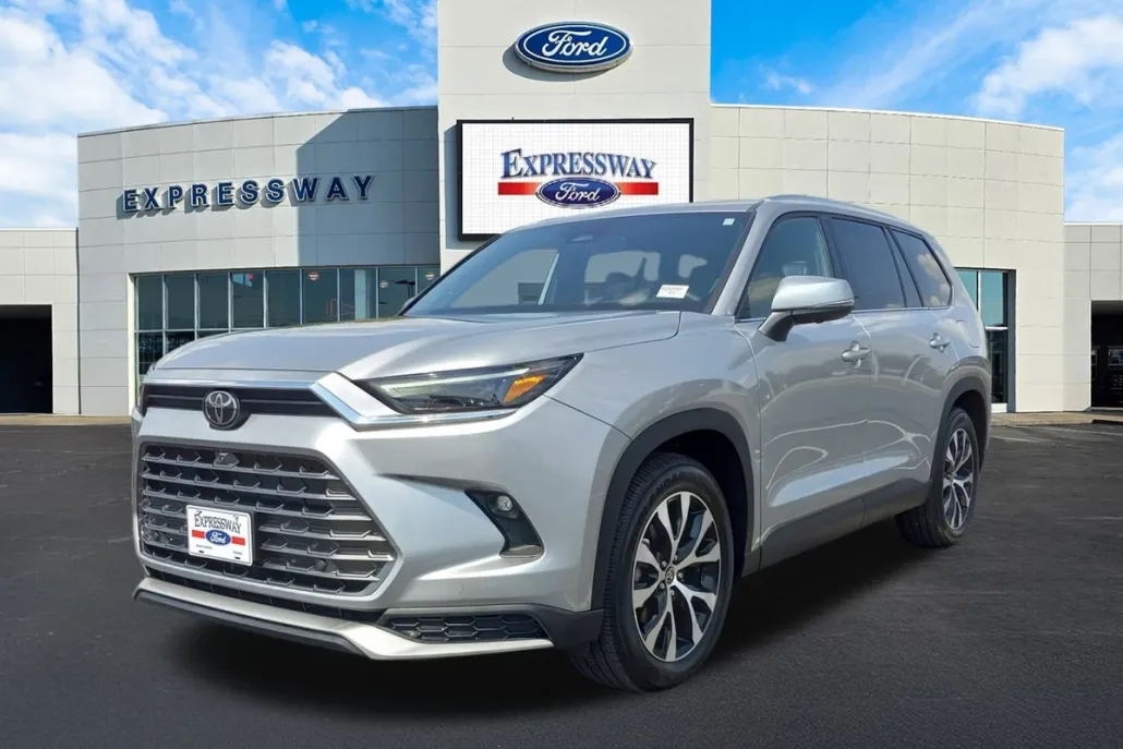 2024 Toyota Highlander Hybrid Limited photo 1