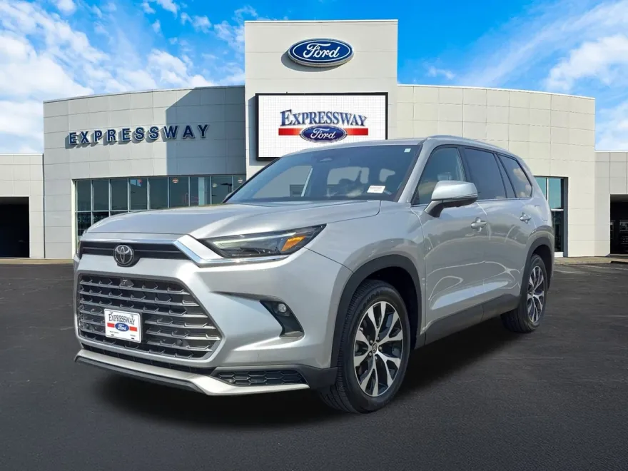 2024 Toyota Highlander Hybrid Limited photo 1