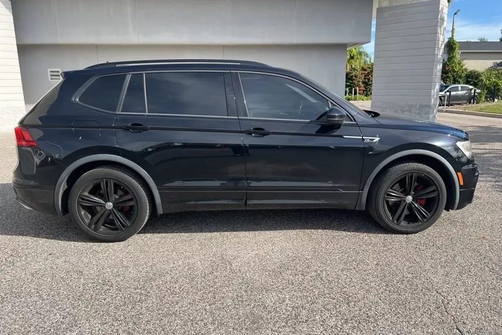 2019 Volkswagen Tiguan SEL R-Line photo 1