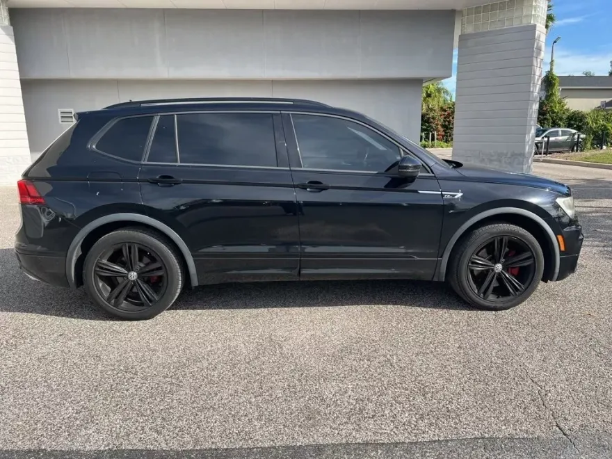 2019 Volkswagen Tiguan SEL R-Line photo 1