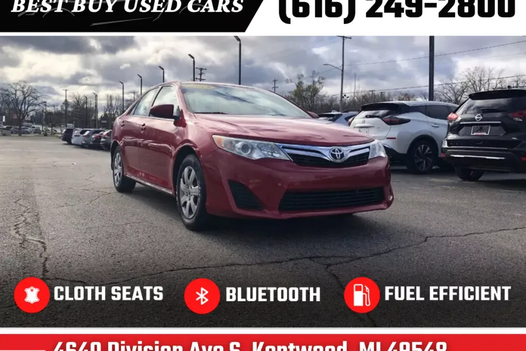 2014 Toyota Camry LE photo 1