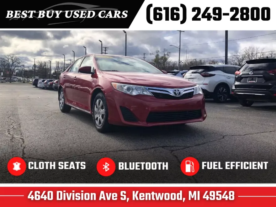 2014 Toyota Camry LE photo 1
