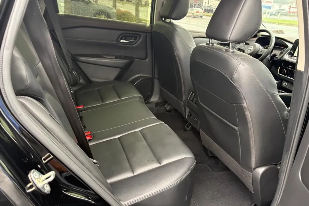 2023 Nissan Rogue SL photo 1