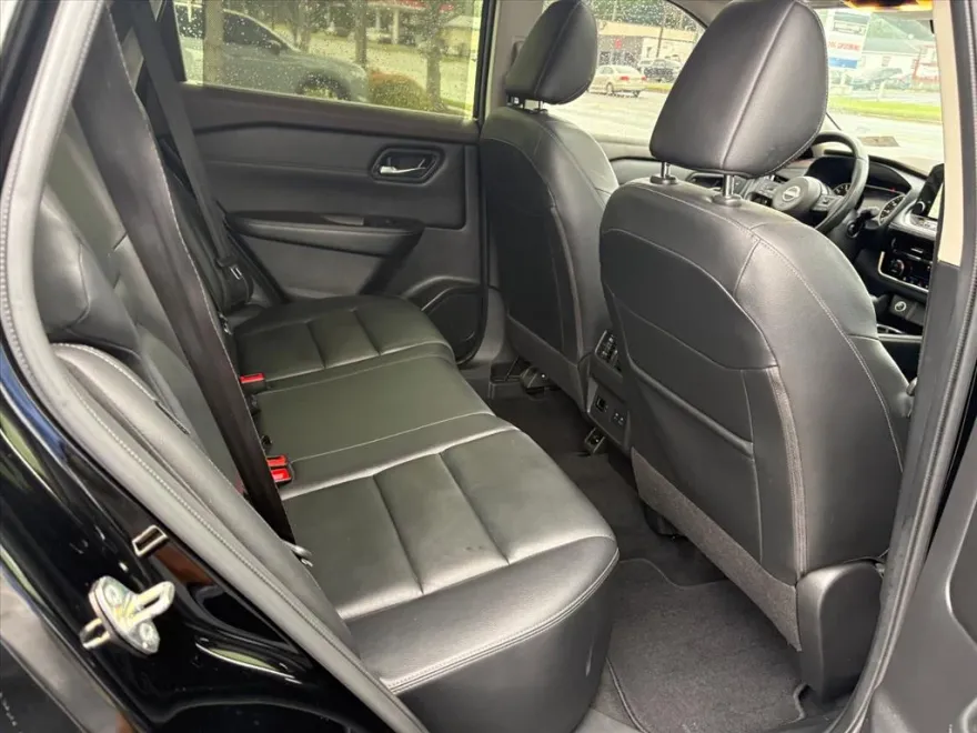 2023 Nissan Rogue SL photo 1