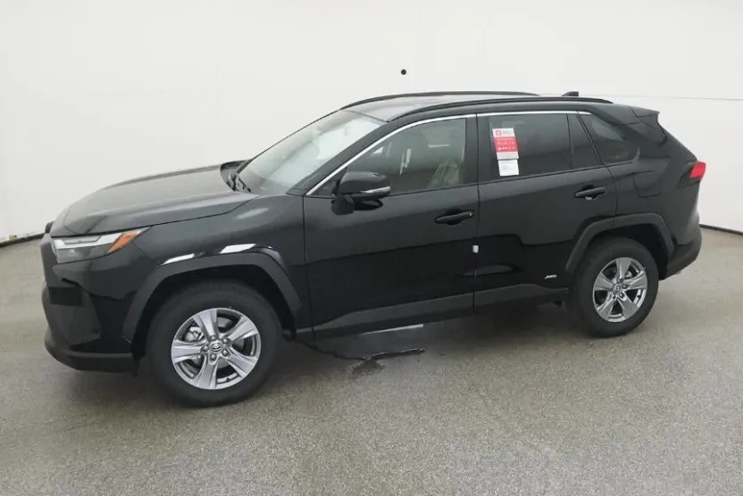 2025 Toyota RAV4 Hybrid LE photo 1