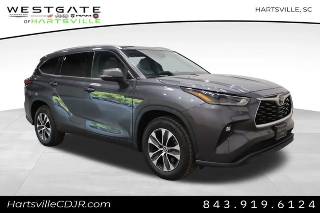 2021 Toyota Highlander XLE photo 1