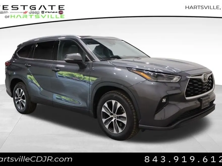2021 Toyota Highlander XLE photo 1