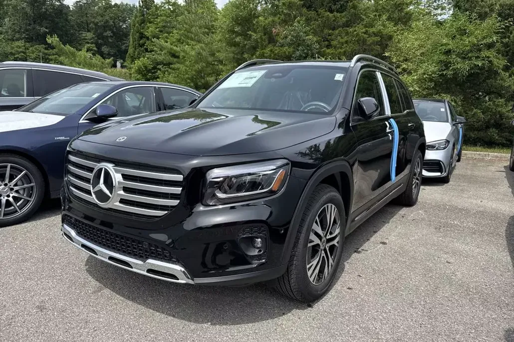 2025 Mercedes Benz GLB 250 4MATIC photo 1