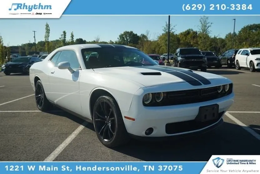 2016 Dodge Challenger SXT photo 1