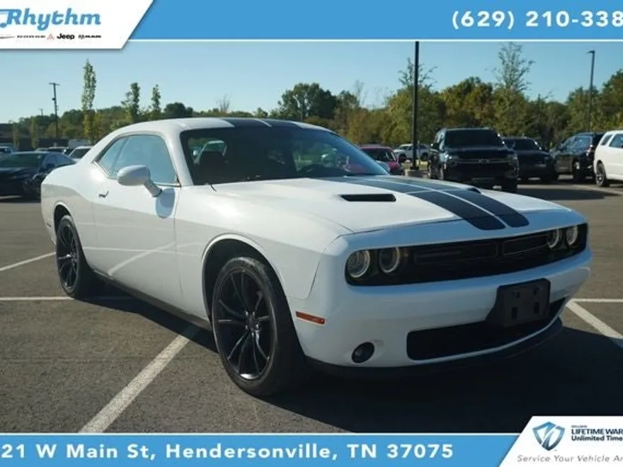 2016 Dodge Challenger SXT photo 1